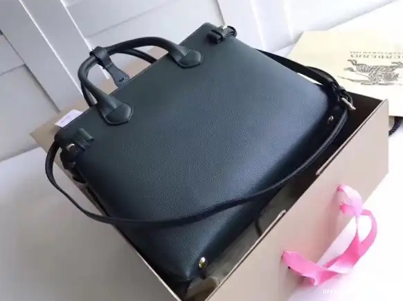 Official FirstBag Ru The House Leather and in Burberry Medium Check Banner 0523
